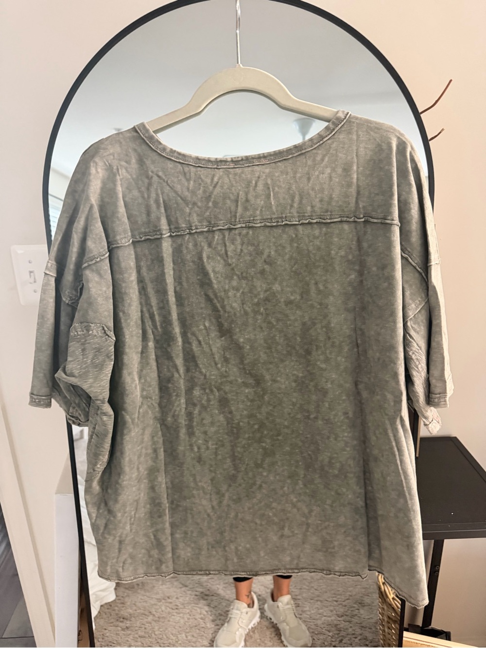 POL Washed Gray Star Graphic Short Sleeve Tee - Picture 5 of 8